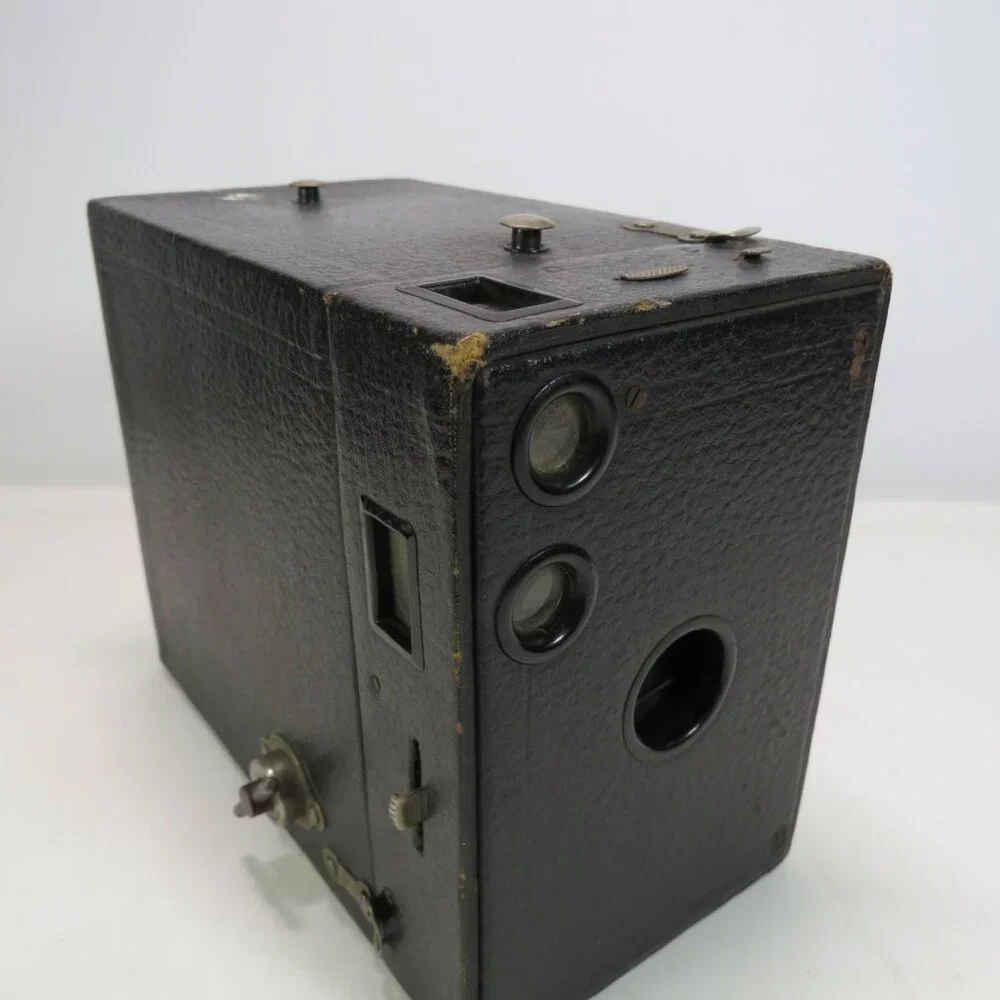 Kodak No. 2A Brownie, Model B Camera w wear, handle missing